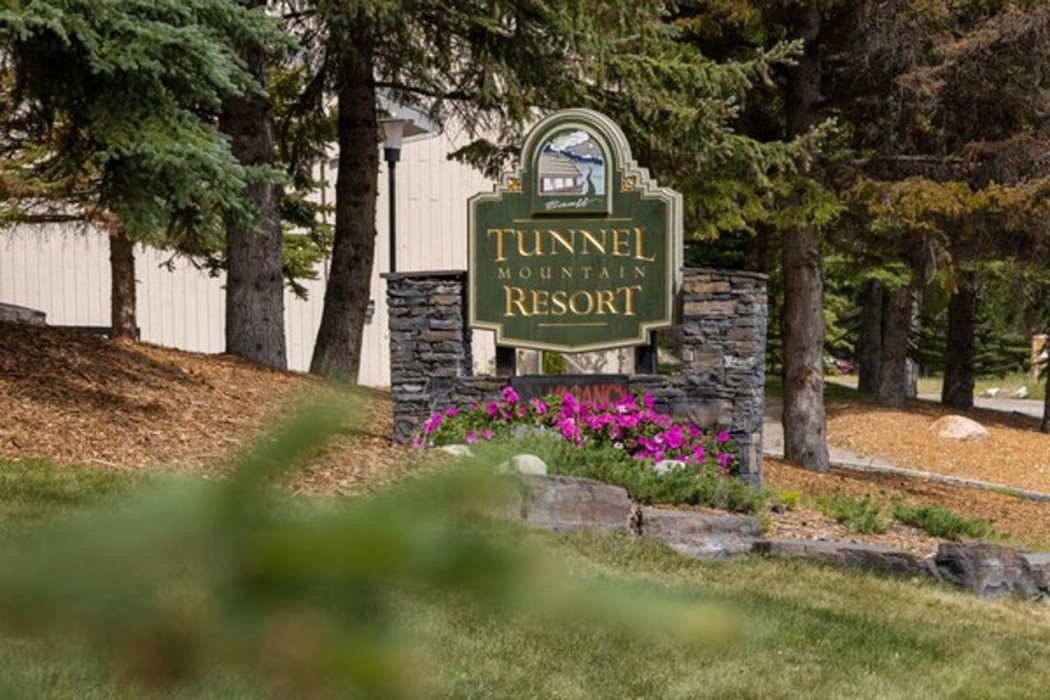 Tunnel Mountain Resort 3/92