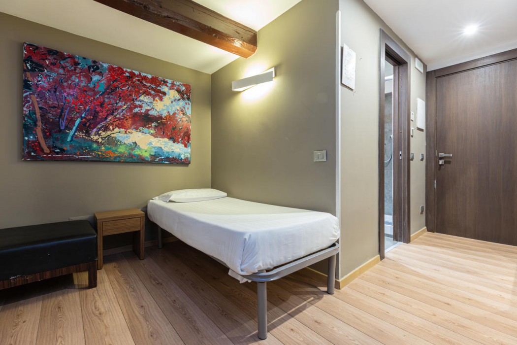 Trevi Hotel 10/79