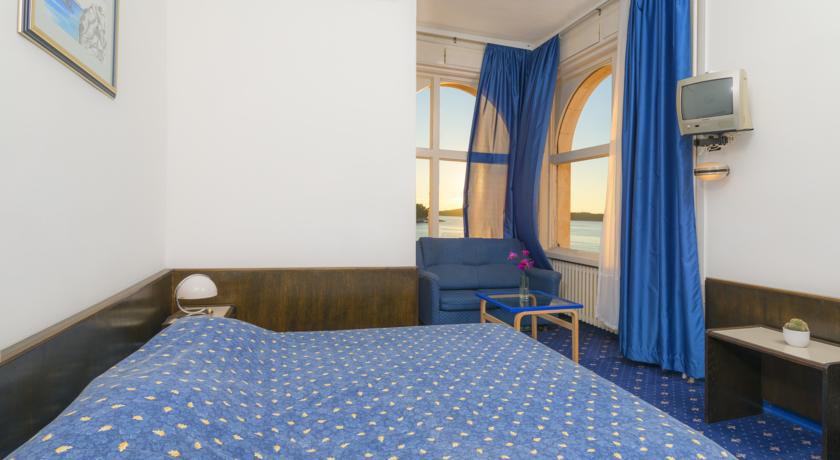 Beach Bay Hvar Hotel 8/27