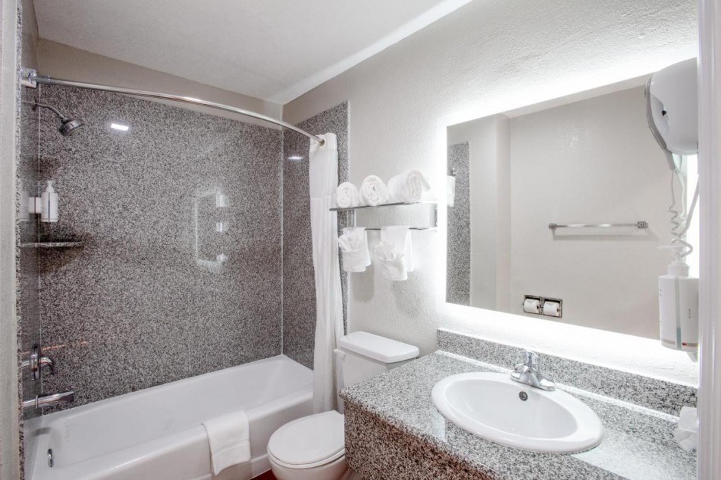 Elev8 Hotel Los Angeles LAX 13/20