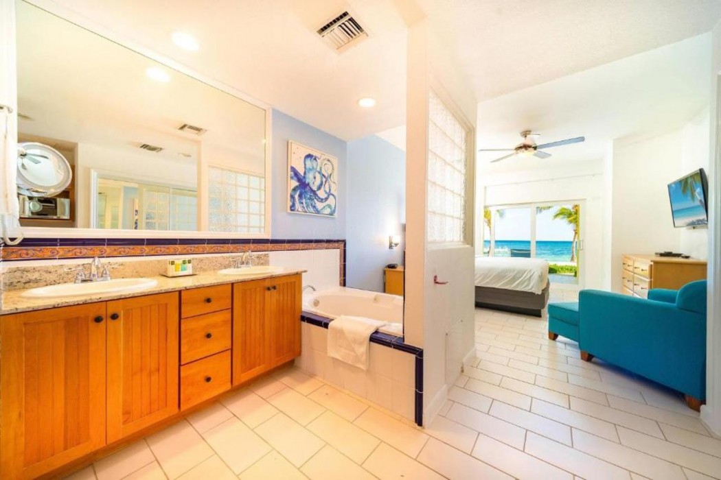 The Reef Beach Resort 16/65