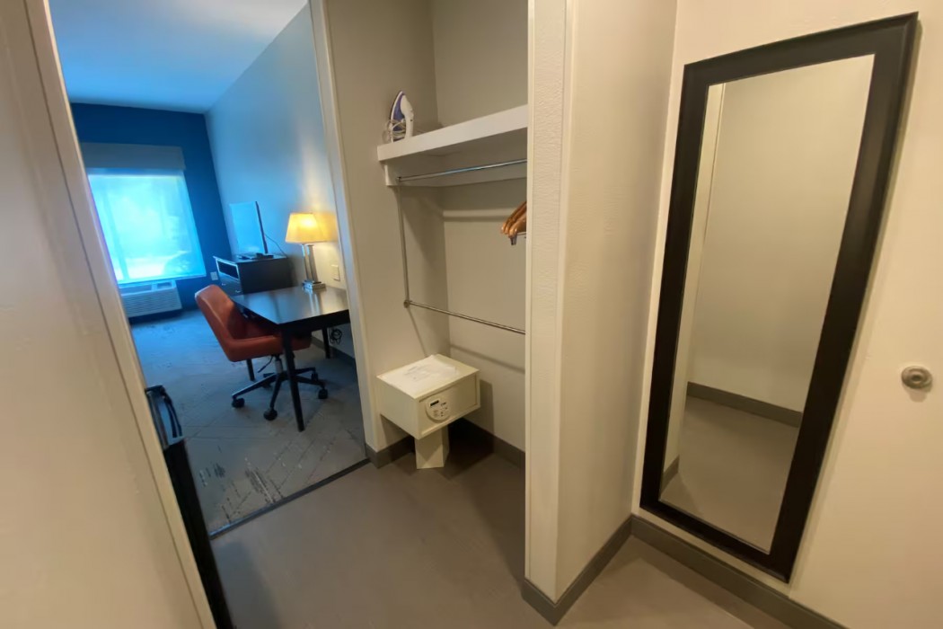 Holiday Inn Express & Suites Raleigh West - Lenovo Center 55/102
