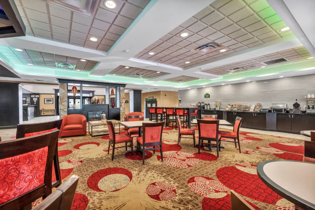Holiday Inn Express & Suites Raleigh West - Lenovo Center 63/102