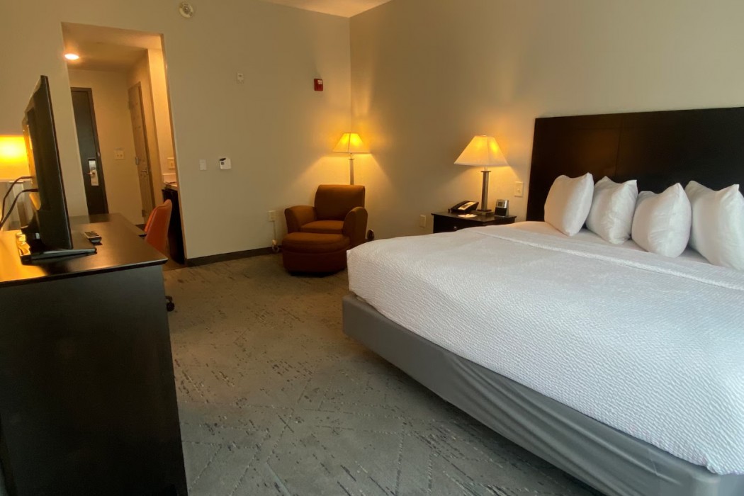 Holiday Inn Express & Suites Raleigh West - Lenovo Center 32/102