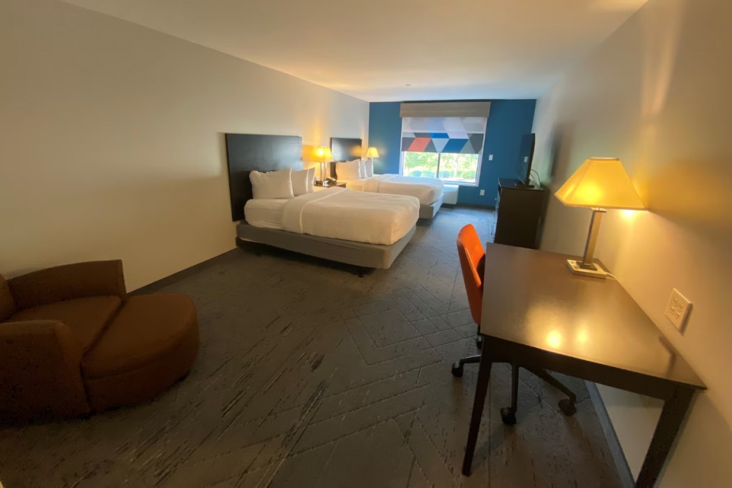 Holiday Inn Express & Suites Raleigh West - Lenovo Center 46/102