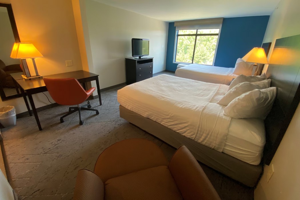 Holiday Inn Express & Suites Raleigh West - Lenovo Center 38/102