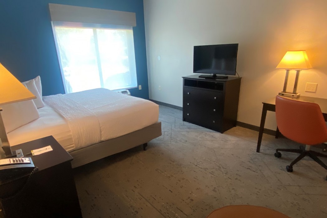 Holiday Inn Express & Suites Raleigh West - Lenovo Center 24/102