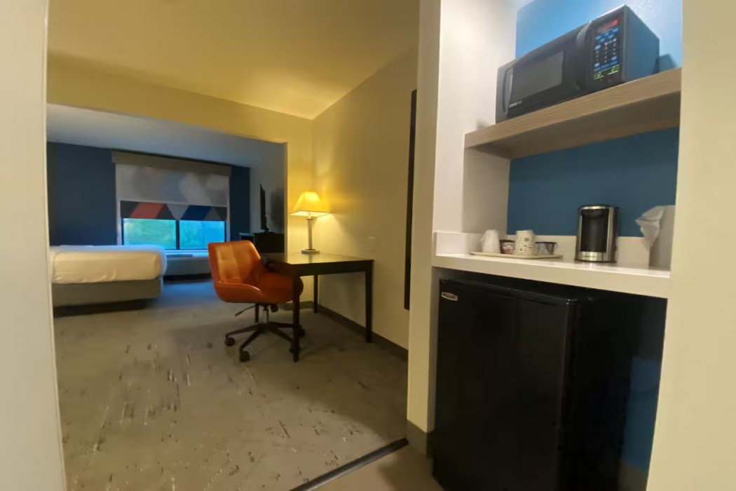 Holiday Inn Express & Suites Raleigh West - Lenovo Center 36/102