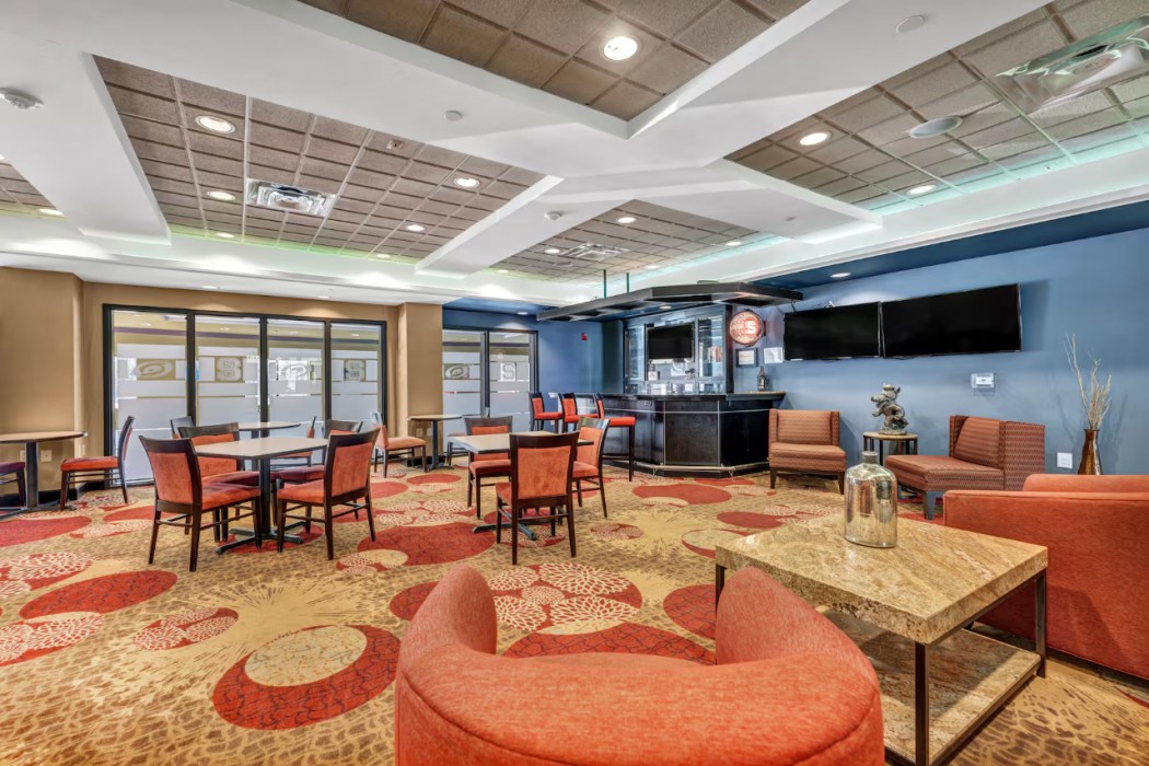 Holiday Inn Express & Suites Raleigh West - Lenovo Center 66/102