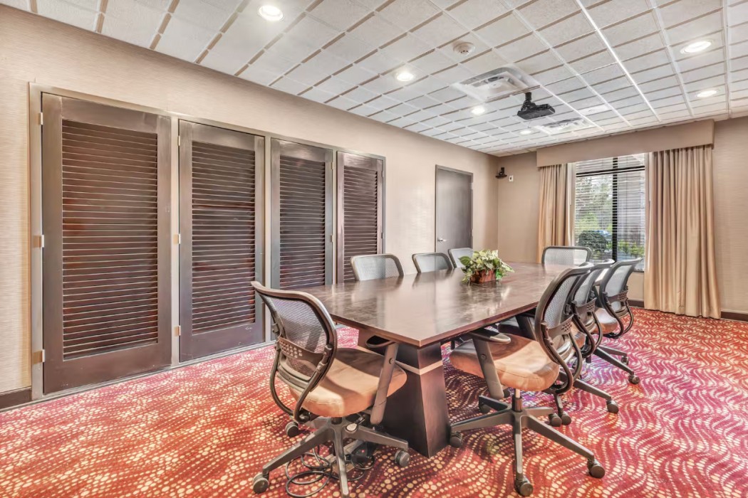 Holiday Inn Express & Suites Raleigh West - Lenovo Center 70/102