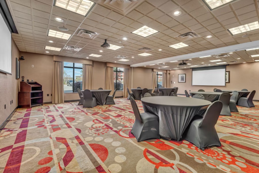 Holiday Inn Express & Suites Raleigh West - Lenovo Center 69/102