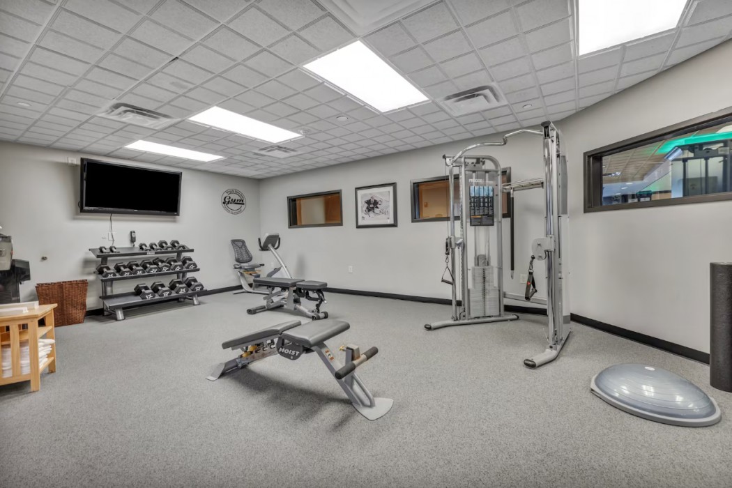 Holiday Inn Express & Suites Raleigh West - Lenovo Center 71/102