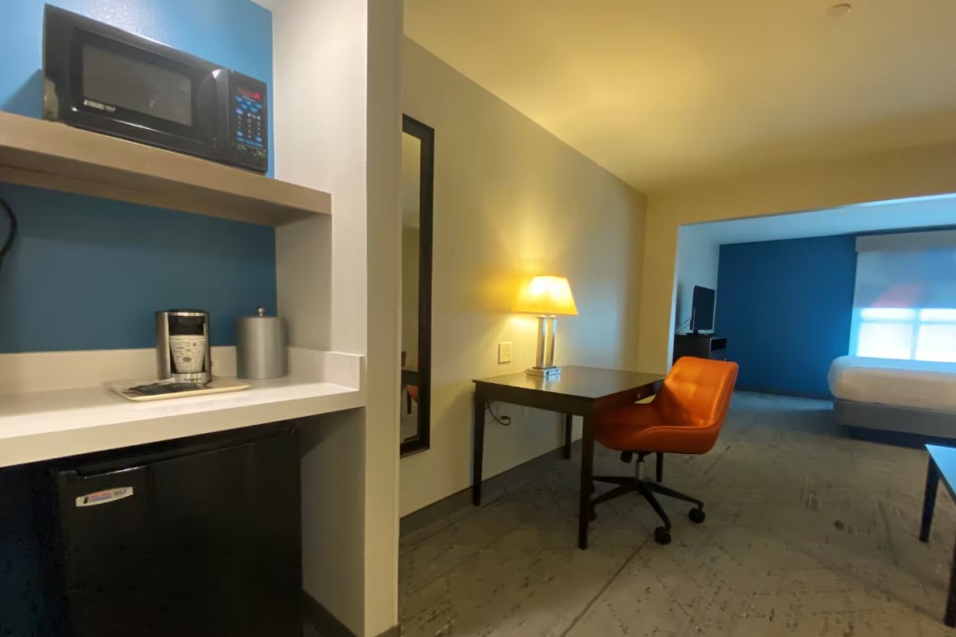 Holiday Inn Express & Suites Raleigh West - Lenovo Center 34/102