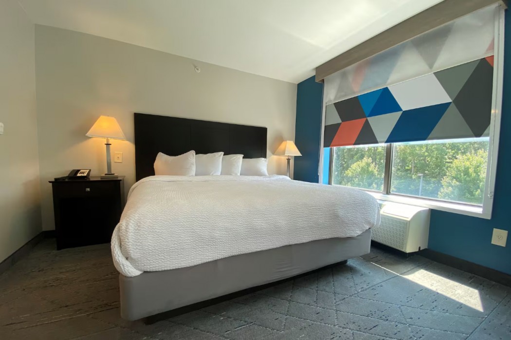 Holiday Inn Express & Suites Raleigh West - Lenovo Center 12/102