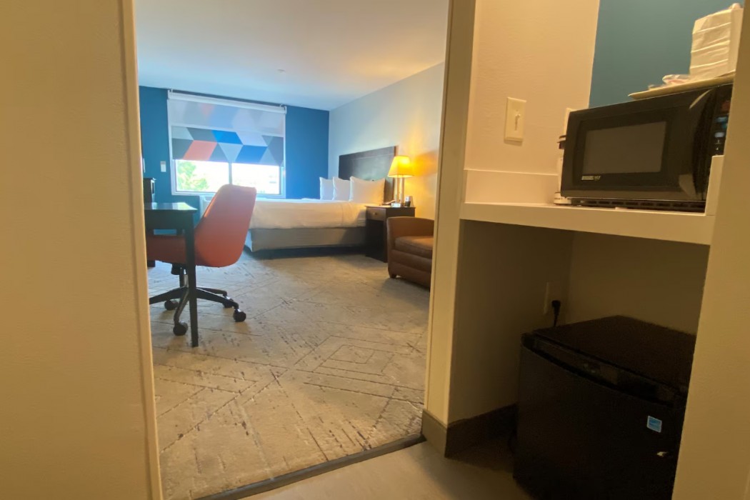 Holiday Inn Express & Suites Raleigh West - Lenovo Center 41/102