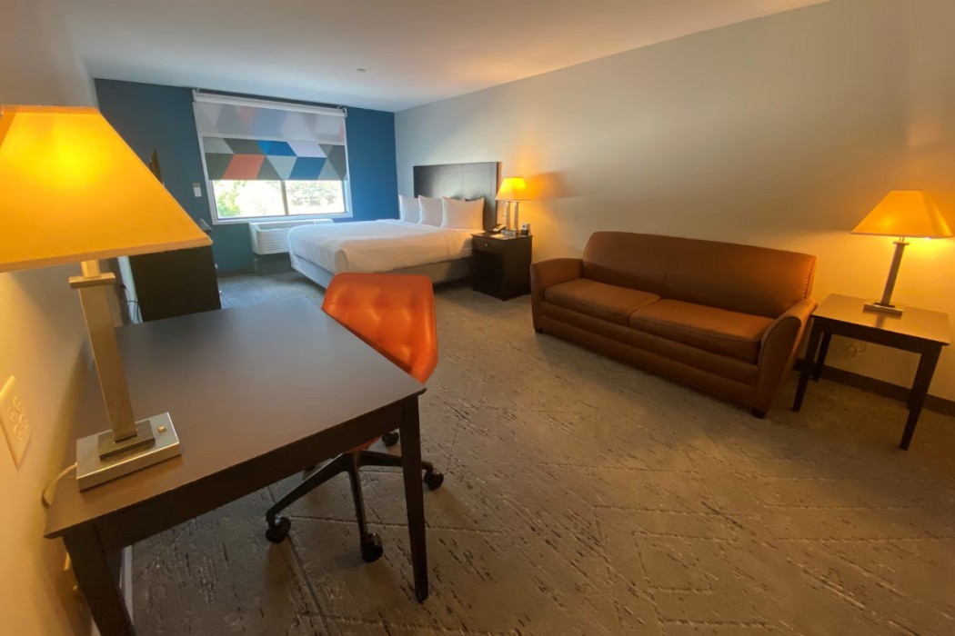 Holiday Inn Express & Suites Raleigh West - Lenovo Center 44/102