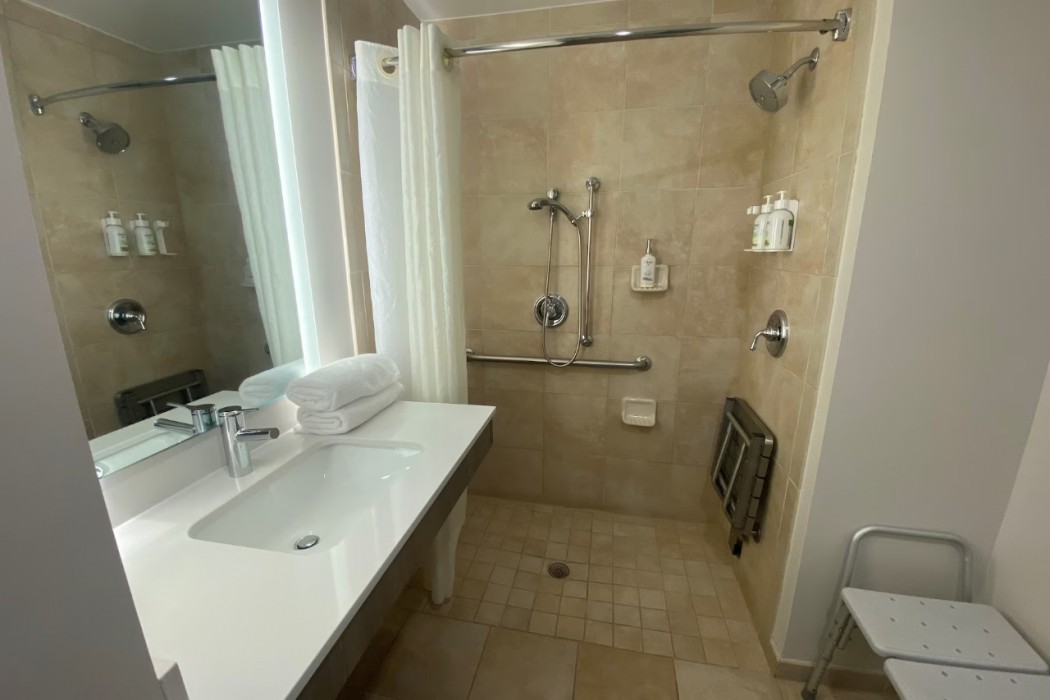 Holiday Inn Express & Suites Raleigh West - Lenovo Center 59/102