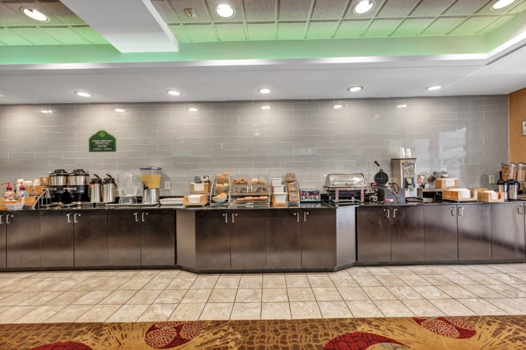 Holiday Inn Express & Suites Raleigh West - Lenovo Center 61/102