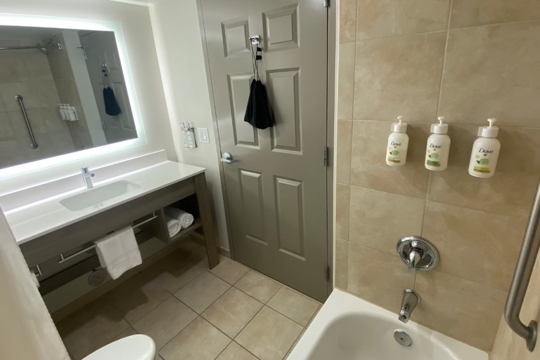 Holiday Inn Express & Suites Raleigh West - Lenovo Center 53/102