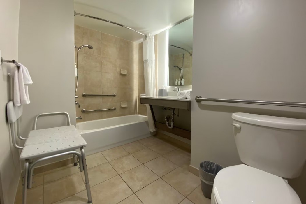 Holiday Inn Express & Suites Raleigh West - Lenovo Center 56/102