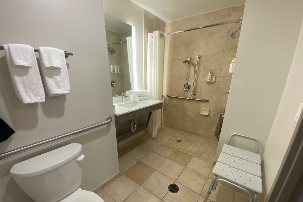Holiday Inn Express & Suites Raleigh West - Lenovo Center 50/102