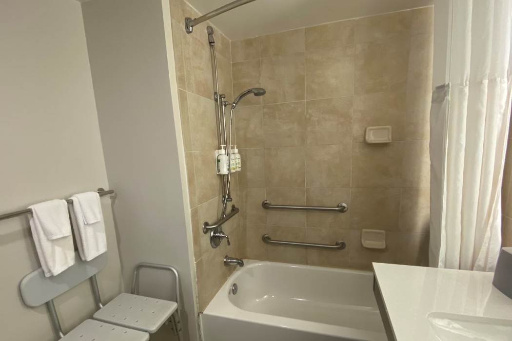 Holiday Inn Express & Suites Raleigh West - Lenovo Center 57/102
