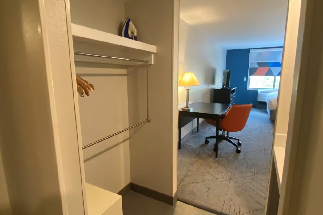 Holiday Inn Express & Suites Raleigh West - Lenovo Center 42/102