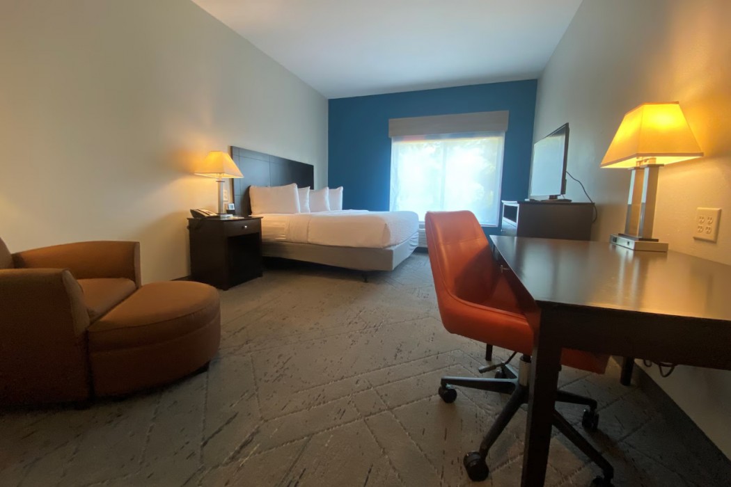 Holiday Inn Express & Suites Raleigh West - Lenovo Center 47/102