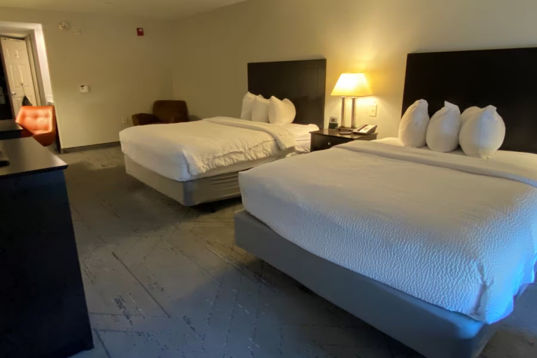 Holiday Inn Express & Suites Raleigh West - Lenovo Center 45/102