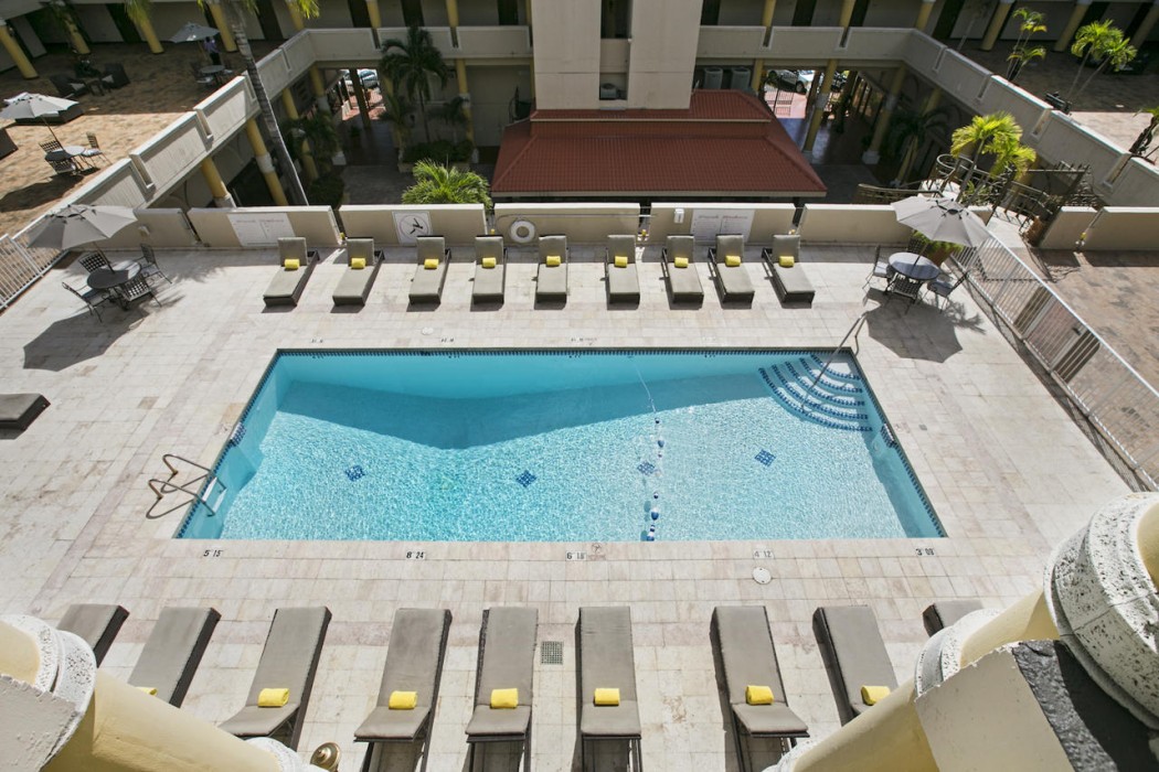 Windward Passage Hotel USVI 33/65