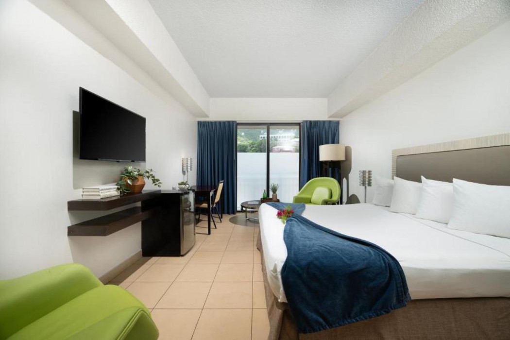 Windward Passage Hotel USVI 14/65