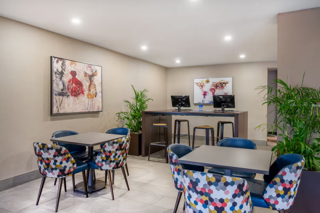 Wyndham Indianapolis Airport 34/72