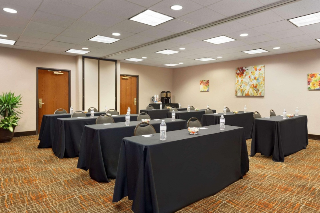 Country Inn & Suites by Radisson, Wolfchase-Memphis, TN 11/18