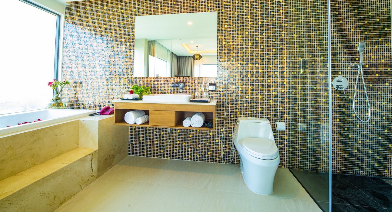 Nam Hotel & Spa 58/70