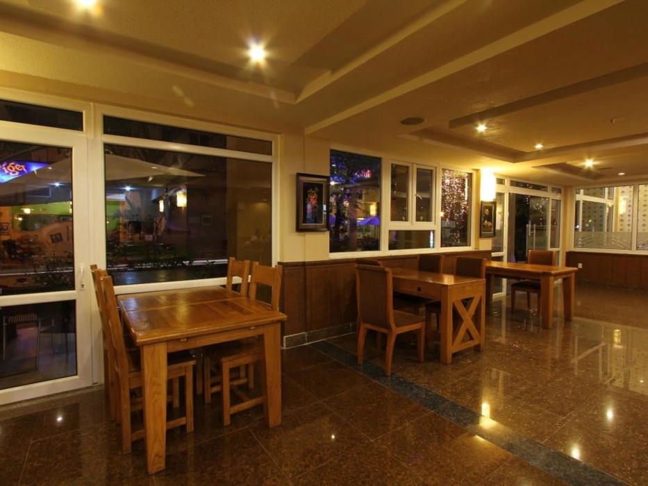 Bali Hotel 35/90