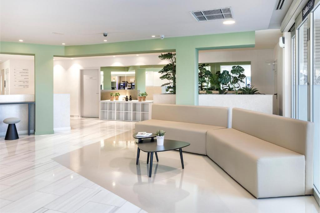 Lobby at B&B HOTEL Madrid Pinar de Las Rozas, LAS ROZAS