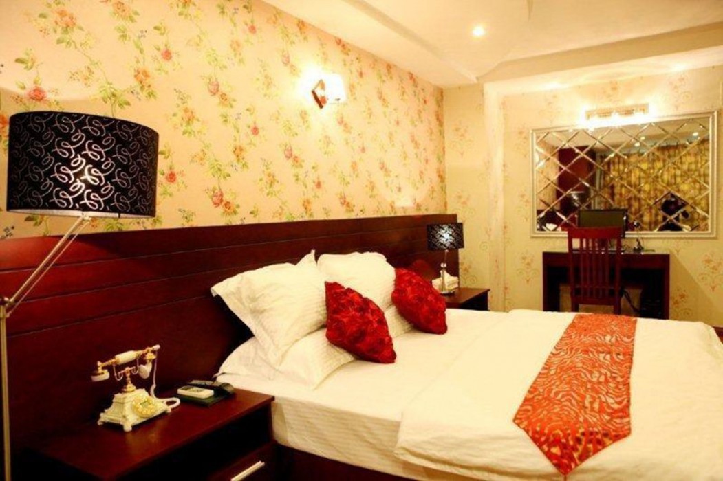 Amore Hotel 27/47