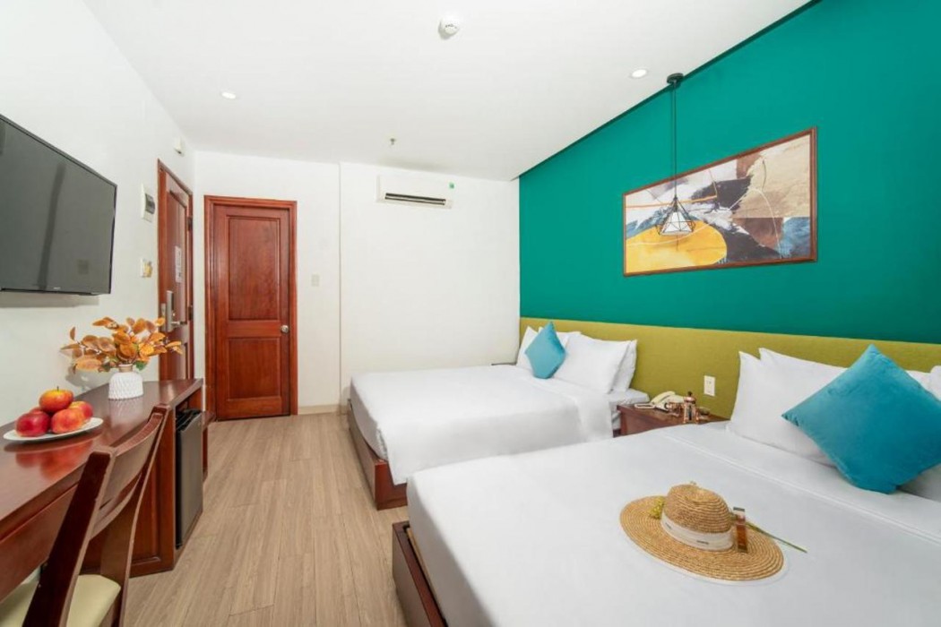 May Beach Hotel 13/43