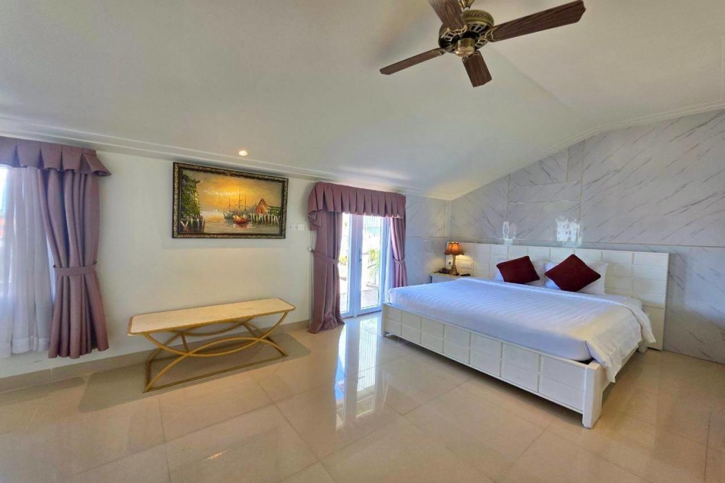 Tulip Hotel 3 13/81