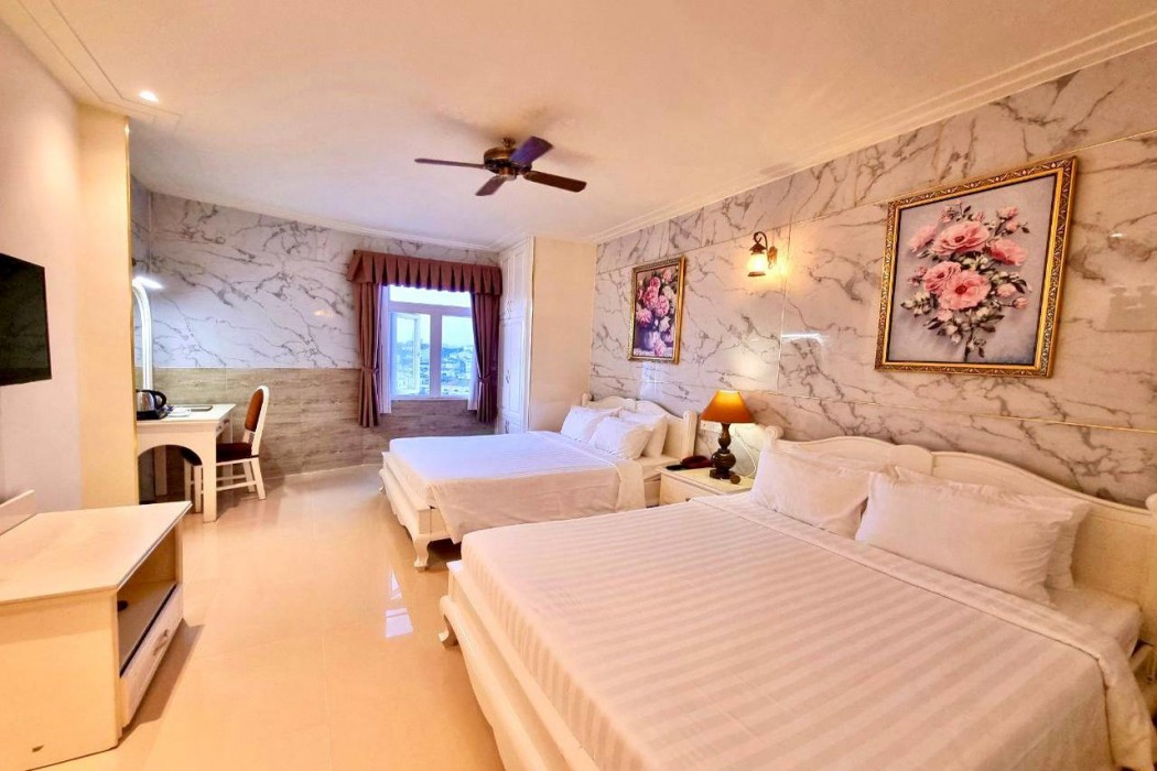 Tulip Hotel 3 16/81