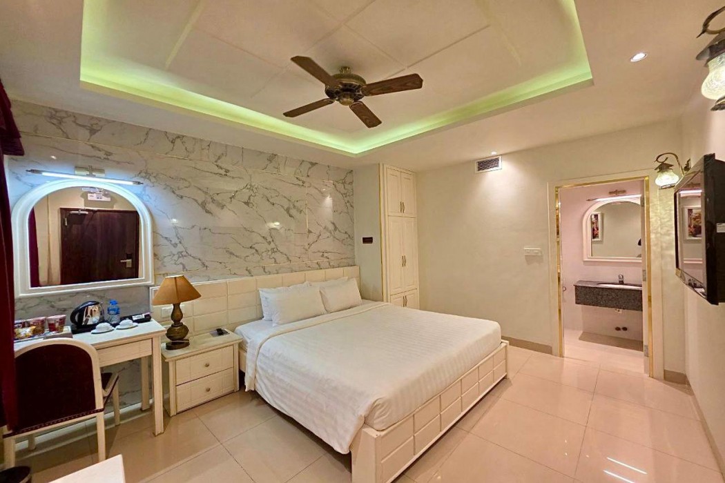 Tulip Hotel 3 18/81