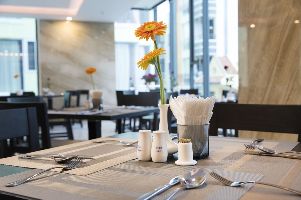 Meriton Hotel 32/100