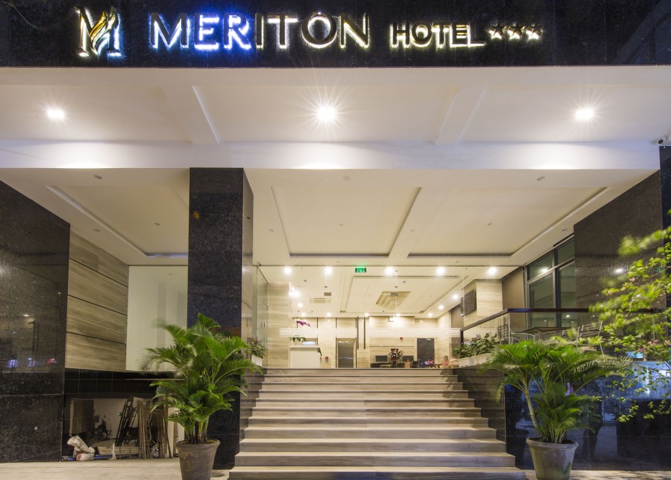 Meriton Hotel 33/100
