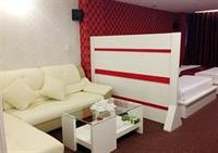 Luxury Hotel 52/75