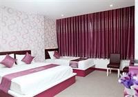 Luxury Hotel 61/75