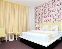 Luxury Hotel 50/75