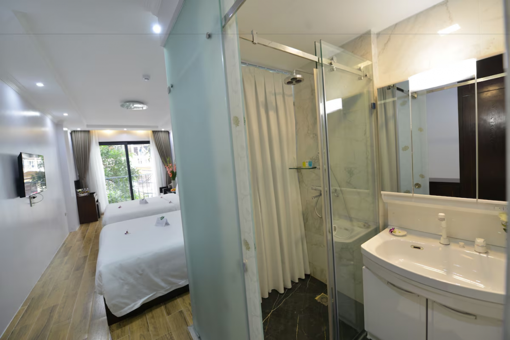 Bella Premier Hotel & Rooftop Skybar 2/10