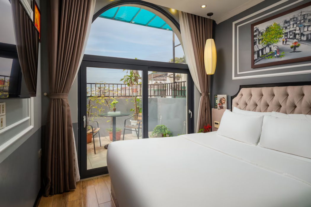 Bella Premier Hotel & Rooftop Skybar 4/10
