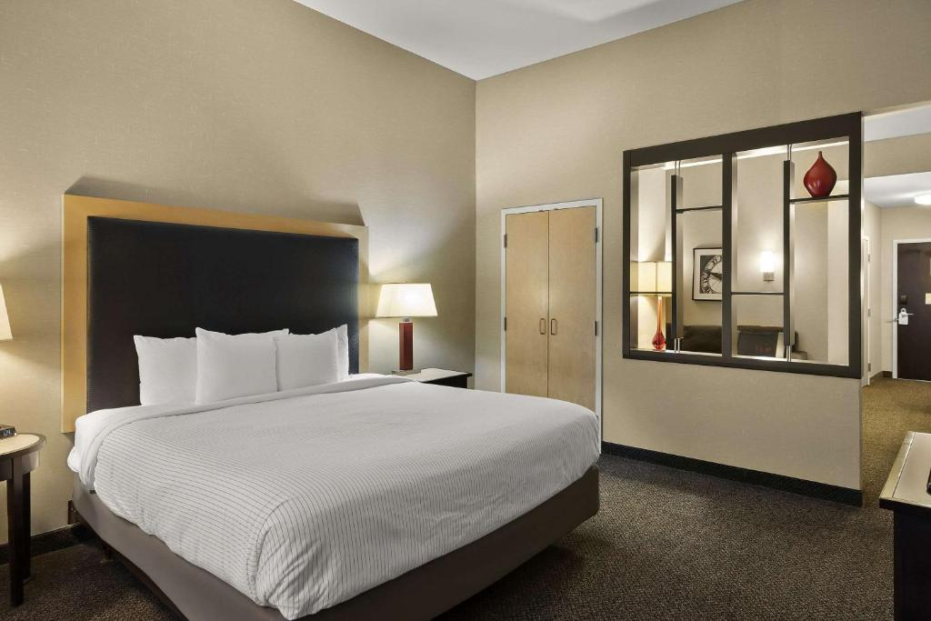 Cambria Hotel Columbus - Polaris 6/24