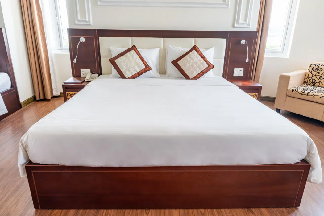Lychee Hotel 10/40
